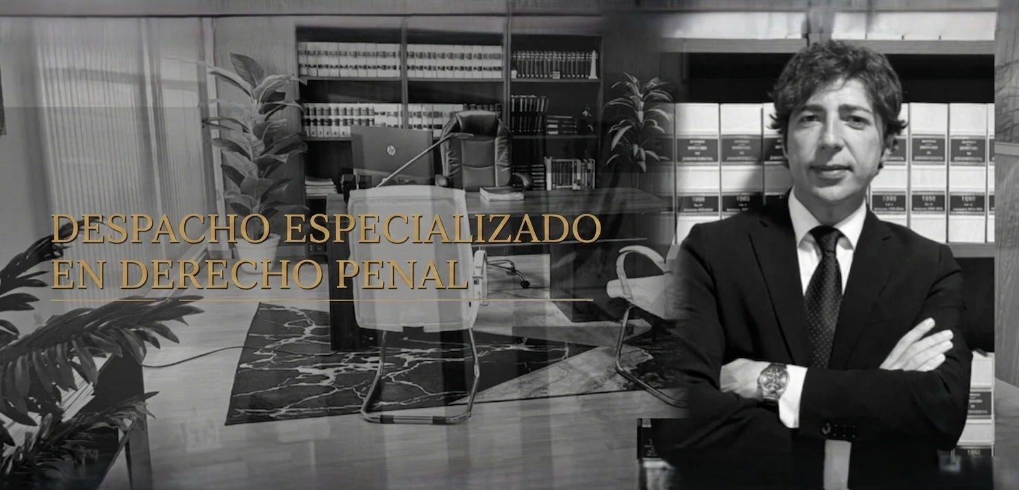 Rubén Cobo, abogado penalista en Castellón, en su despacho especializado exclusivamente en Derecho Penal
